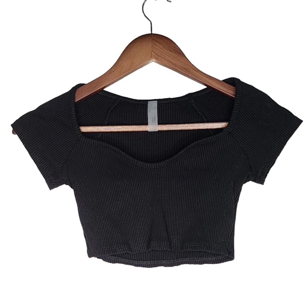 Junie Clothing Ribbed Crop Top in Black Size S